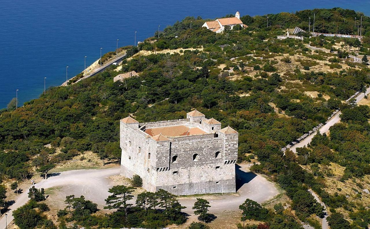 Apartment Seka Oldtown Senj  Buitenkant foto